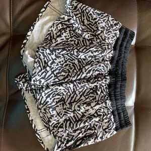 Lululemon tracker shorts